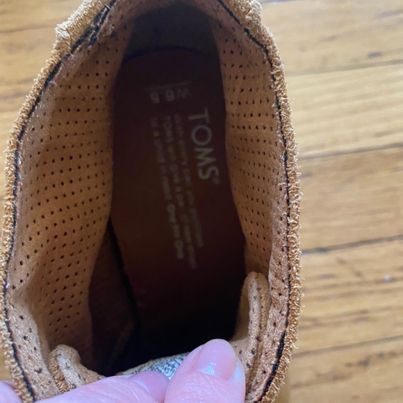 TOMS Booties. Size 7 - Picture 4 of 6